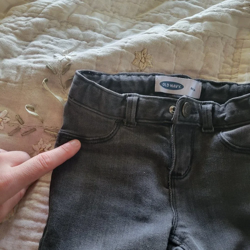 Old Navy Girls Black Strait Leg Jeans With Bo ttom Flower Embroidery Size 3T - Picture 8 of 13